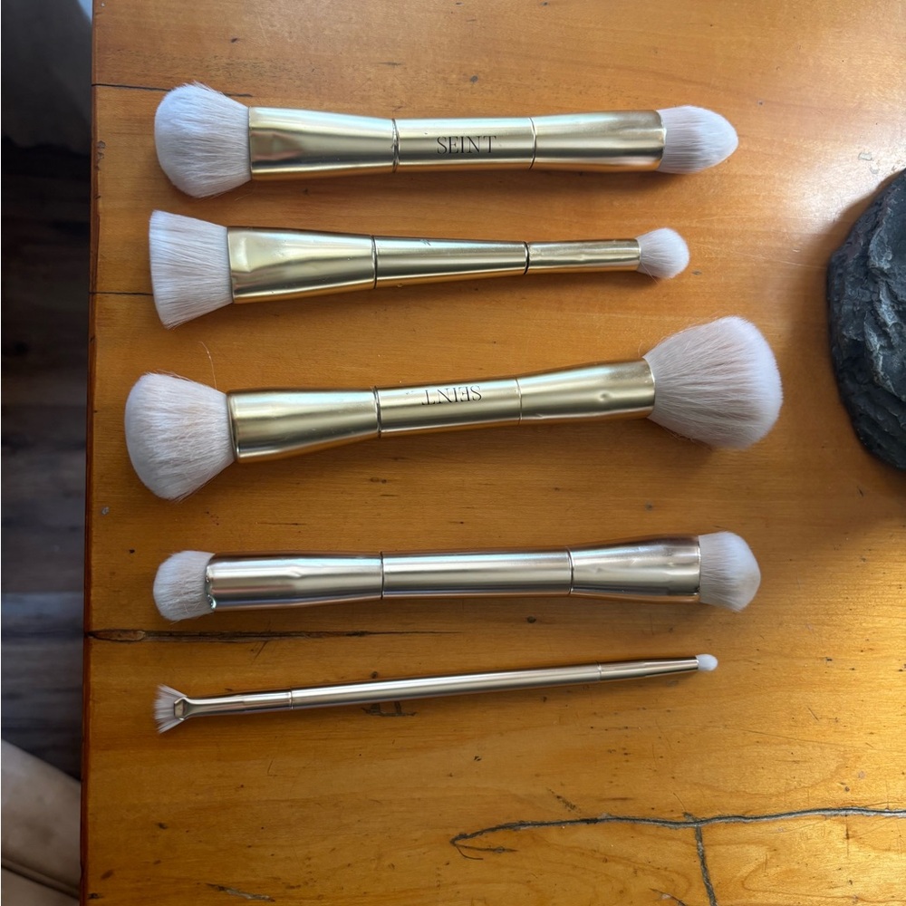 Seint makeup ———SOLD———-